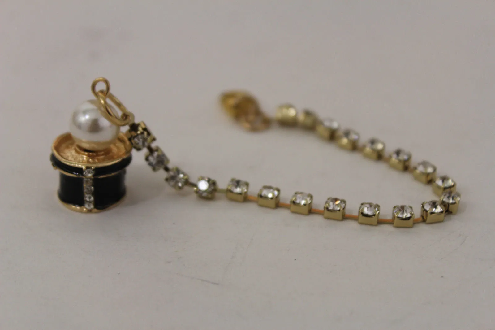 Gold Metal Back Necklace Silver Bead Black Gift Box Pendant