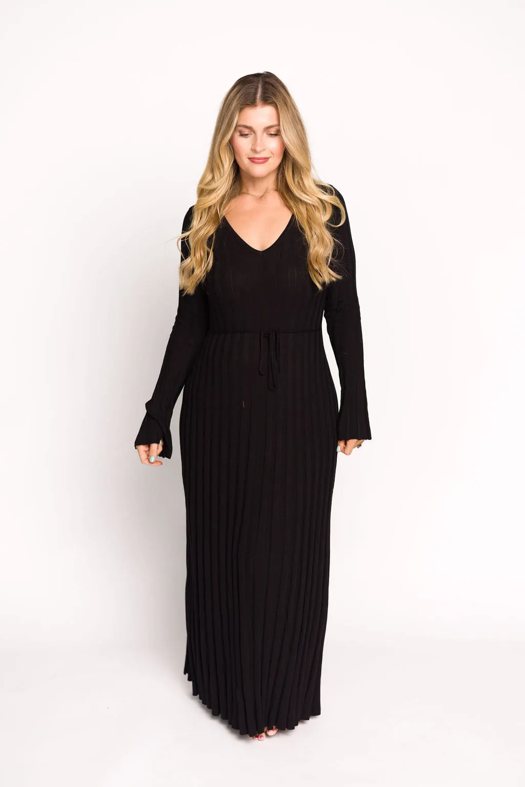 Hadley Long Sleeve V-Neck Knit Maxi Dress in Black